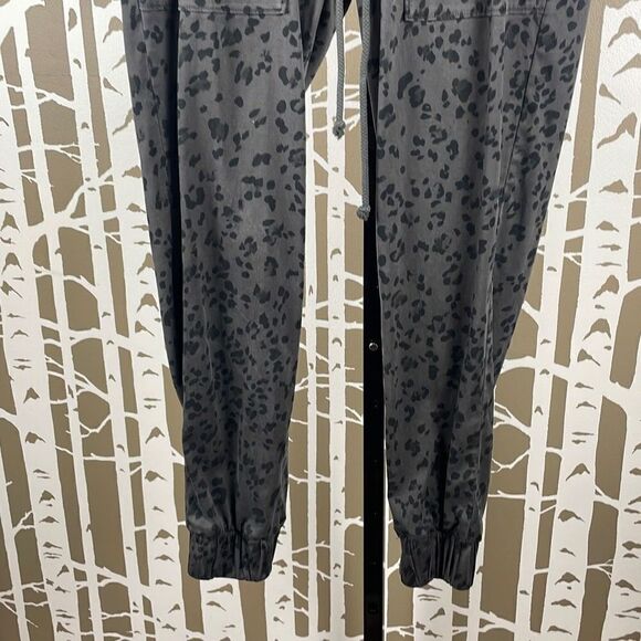 Anthropologie Cloth & Stone Leopard Print Chino Jogger Pants XS Gray, Black - Picture 8 of 11